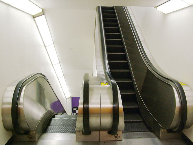 21lacs-escalator_1