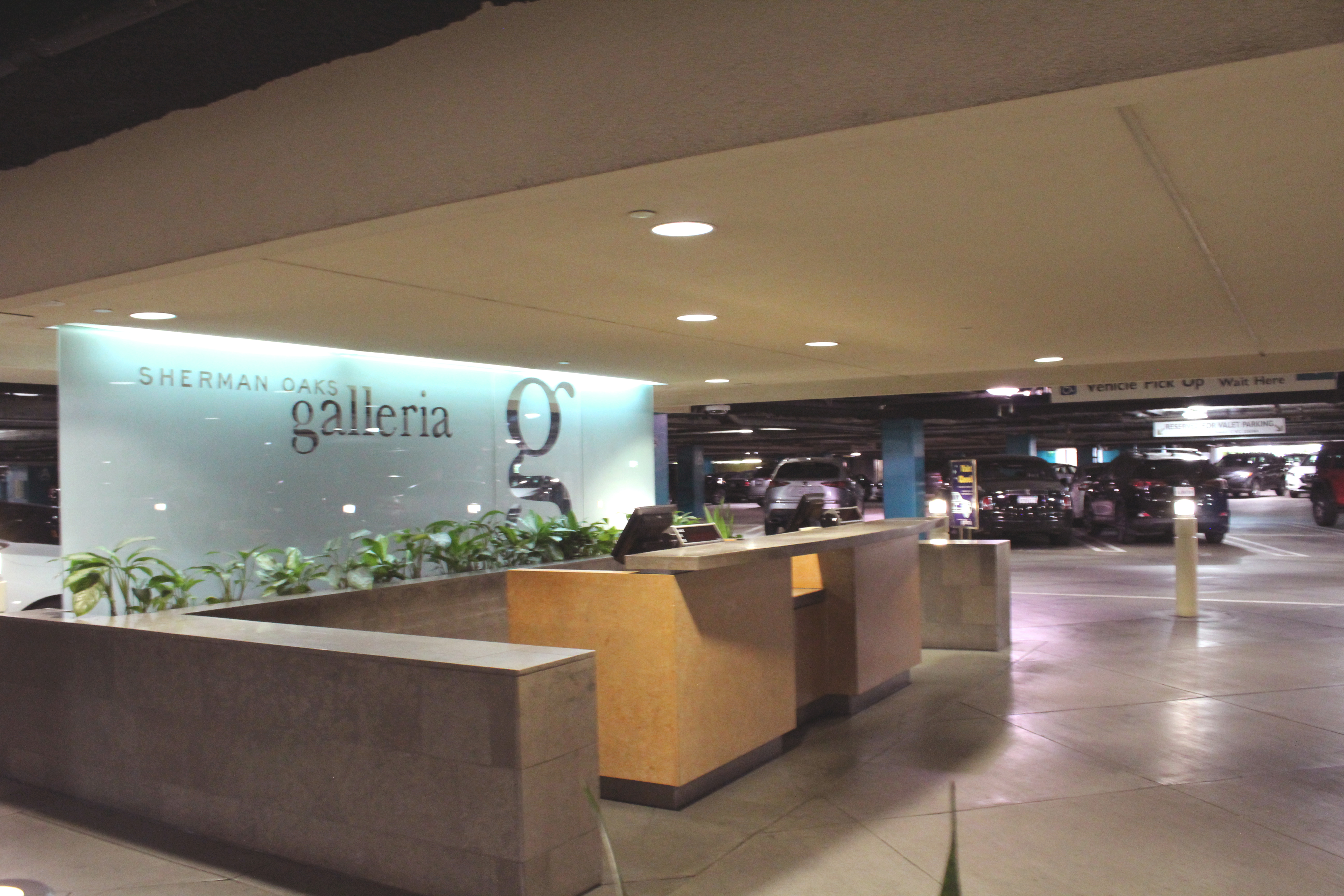 sherman-oaks-galleria-plaza-prk-01153