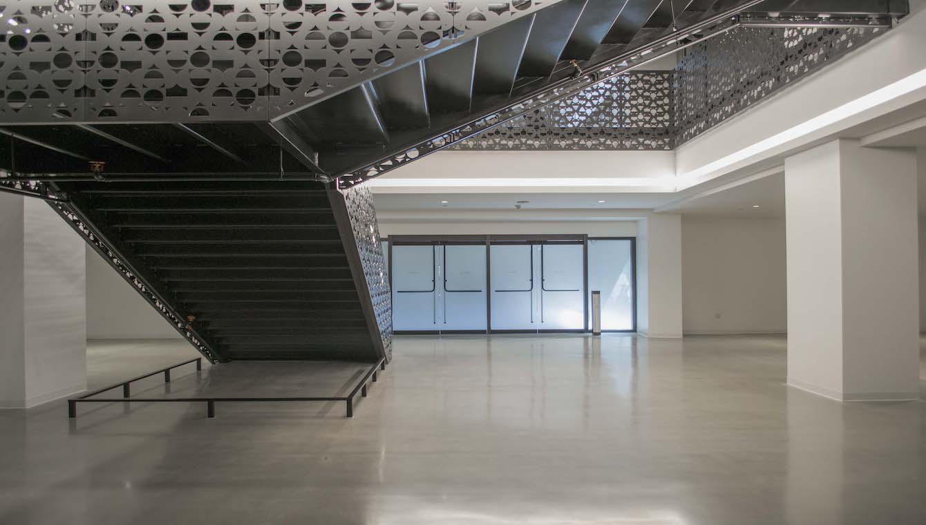cmc-california-market-center-lobby-staircase-02