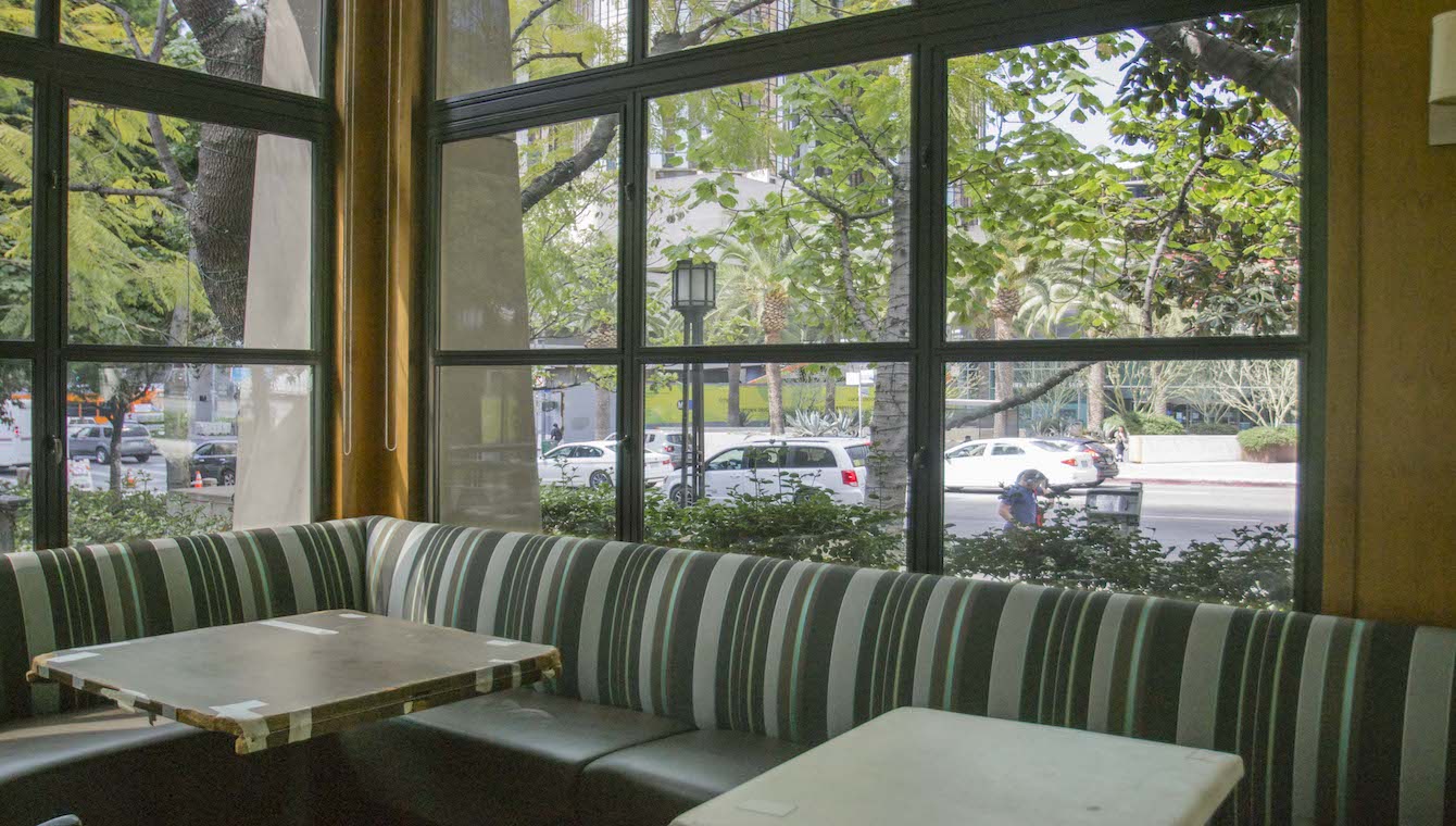 vacant-restaurant-pinot-dining-area-006
