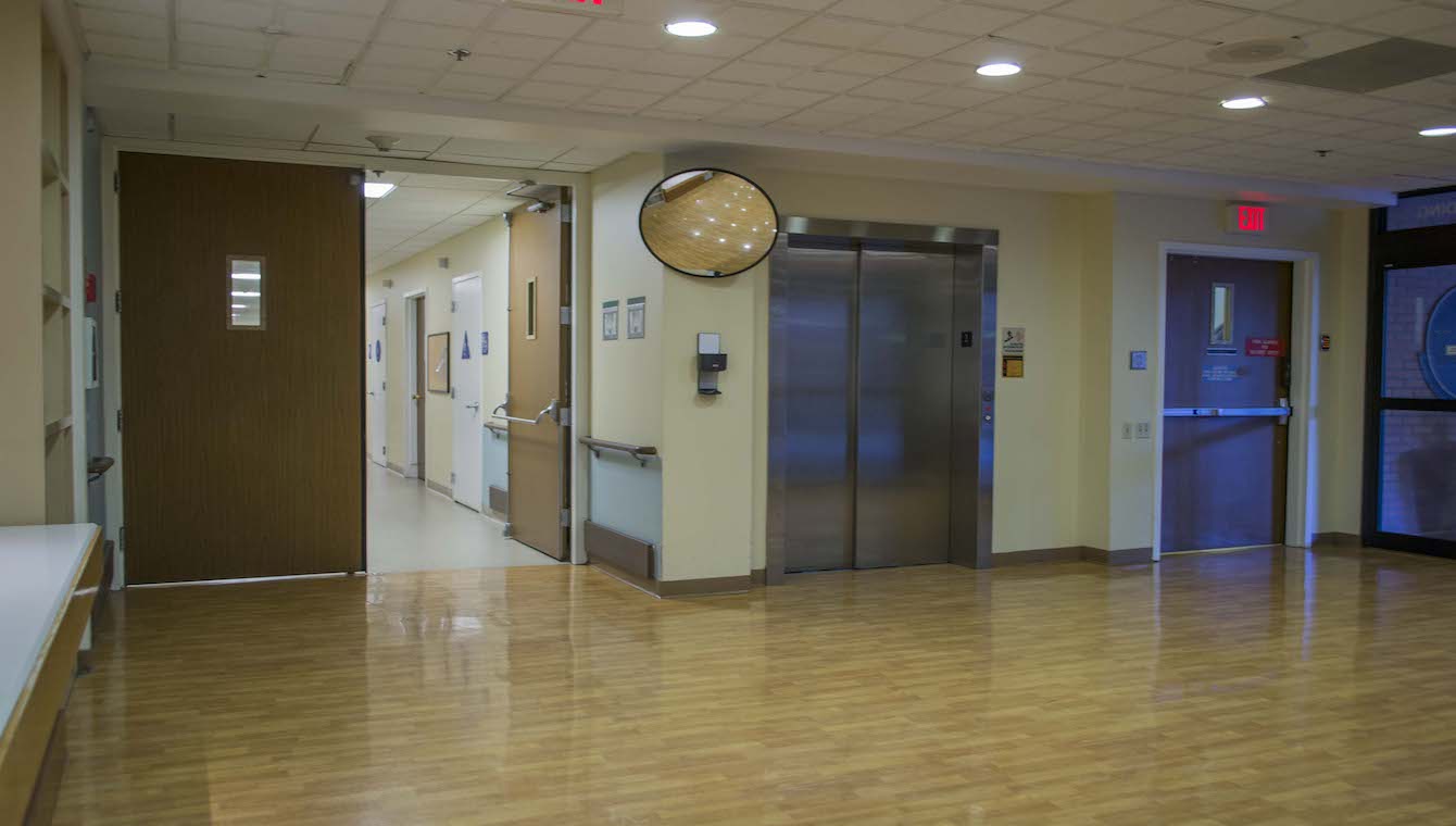eisenberg-medical-center-1st-floor-nurses-station-08