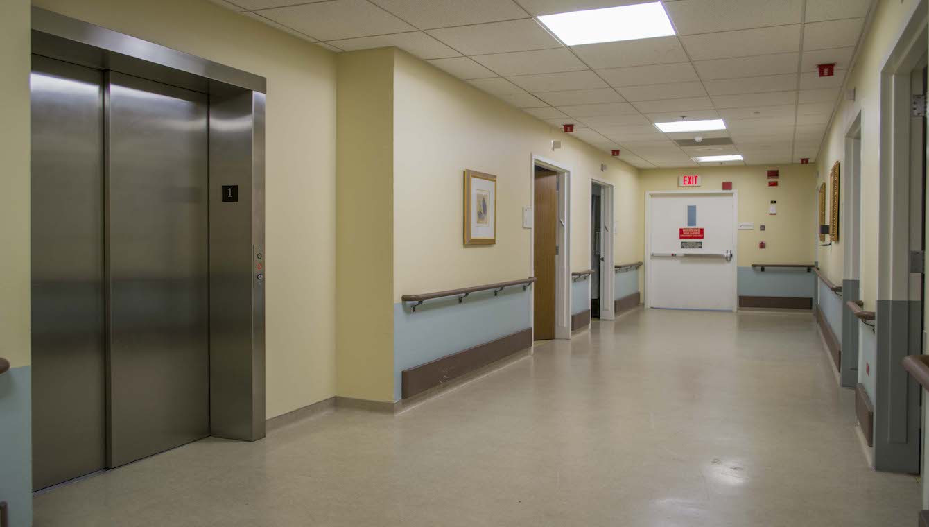 eisenberg-medical-center-1st-floor-nurses-station-23