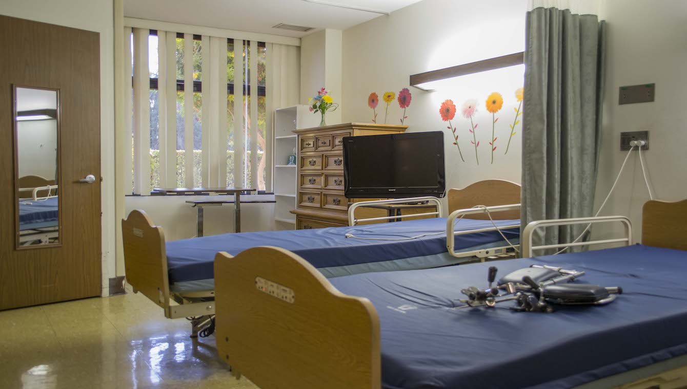 eisenberg-medical-center-1st-floor-patient-room-03