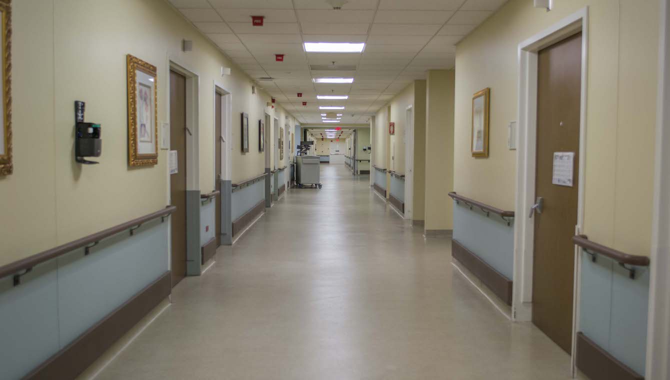 eisenberg-medical-center-2nd-floor-nurses-station-19