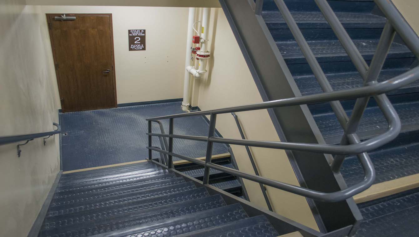 the-park-calabasas-stairwell-002